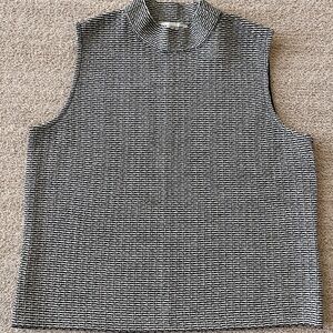 Lovely black and white StJohn mock neck shell. Size M, like new